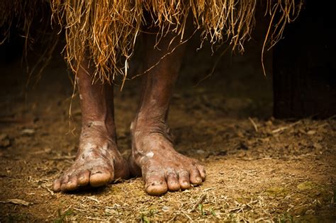 Discover the Fascinating Tradition of the Barefoot Indian Tribe!